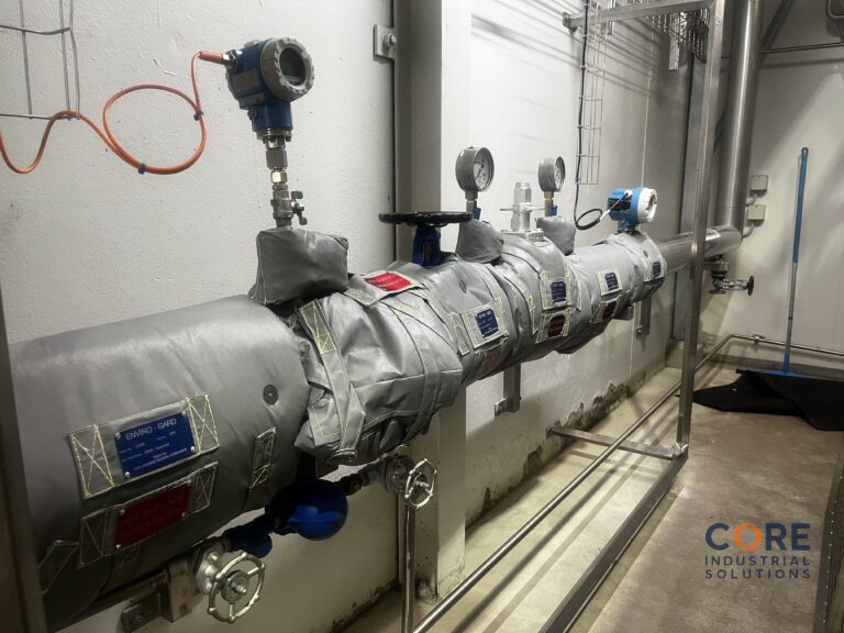 Industrial pipeline fitted with thermal insulation covers and instrumentation gauges